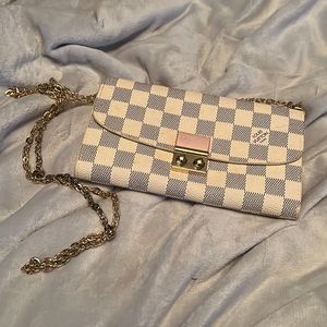 Handbag, u n a u t h e n t i c